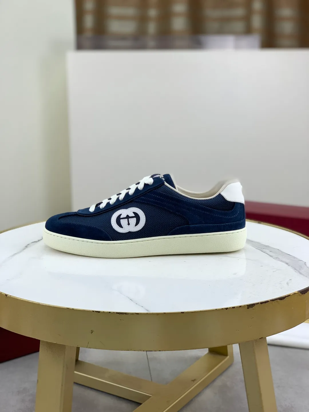 Men's shoes 💰P562 New GUCCI classic design moral training element catwalk model, matching version of top quality moral training shoes for men and women. Epoxy logo process is concave and convex, matching oil edge technology, punched cowhide cloth surface, suede cowhide surface splicing, breathable and not stuffy, the original overlasted shoe model is comfortable on the feet.  Fabric: Matched leather + cloth + mesh Lining: Water-dyed sheepskin Foot: Water-dyed sheepskin Outsole: Original molded TP matching environmentally friendly material Packaging: Top counter full set of packaging Female 35-42 (Female 41.42. Customized) Male 39-46 (46 customized)